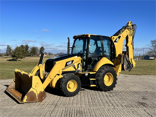 Retroescavadeira Caterpillar 450